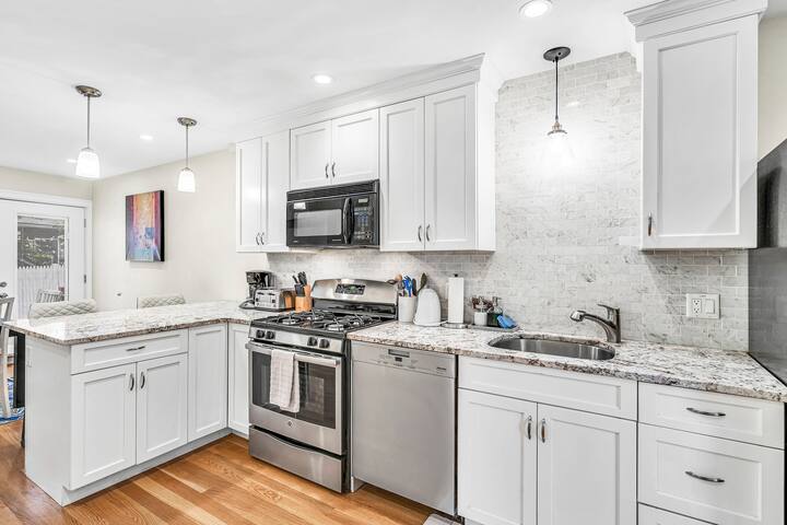 Sparkling Condo With Modern Amenities gallery image 2