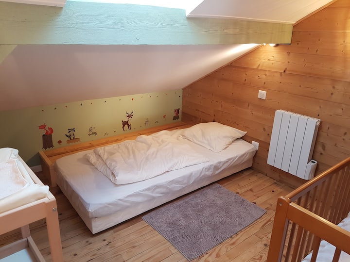 child room adjoining deer room