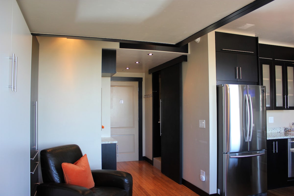 Top Airbnb: Studio Living In The Iconic Wilma Building in Missoula