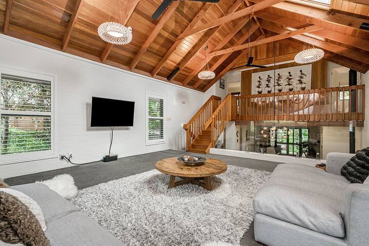 Funky Hideaway in Byron Bay – 4 Bed 4 Bath gallery image 3