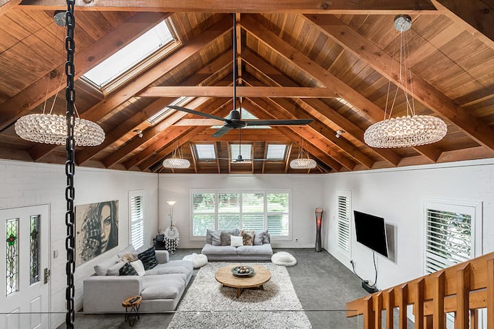 Funky Hideaway in Byron Bay – 4 Bed 4 Bath