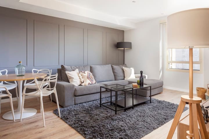 Three bedroom apartment Ronda Sant Pere YouStylish