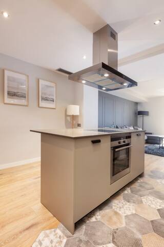 Three bedroom apartment Ronda Sant Pere YouStylish gallery image 5