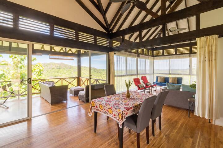 Amazing views hilltop treehouse near surf beaches
