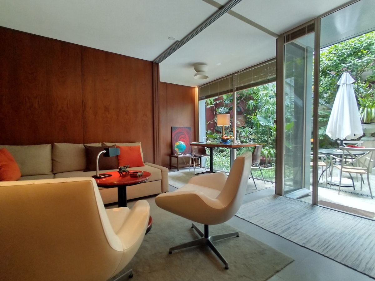Top Airbnb: Garden House Downtown with Garage em Bonfim