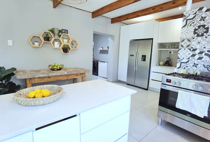 Large, cosy family home – Cape Town gallery image 3