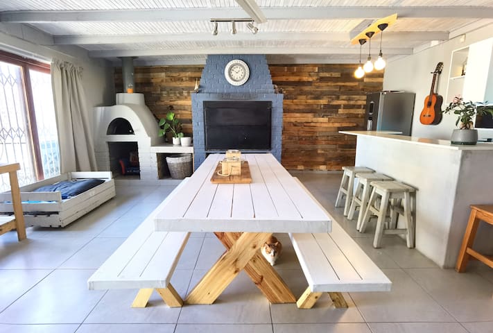 Large, cosy family home – Cape Town