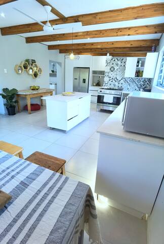 Large, cosy family home – Cape Town gallery image 4