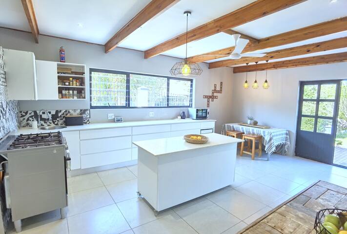 Large, cosy family home – Cape Town gallery image 2