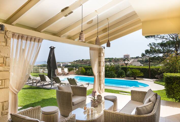 Malena Villa, Walking distance to the beach gallery image 3