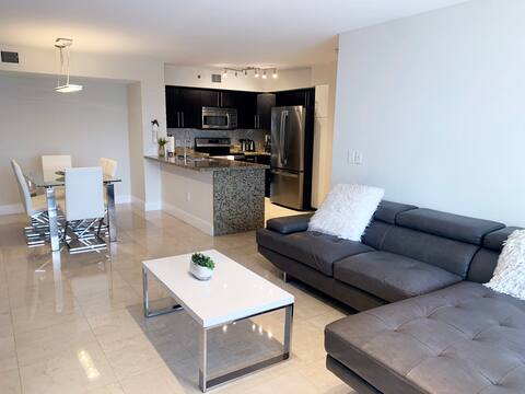 Amazing, Bright & Quiet w/Crib. Free Parking/Wifi