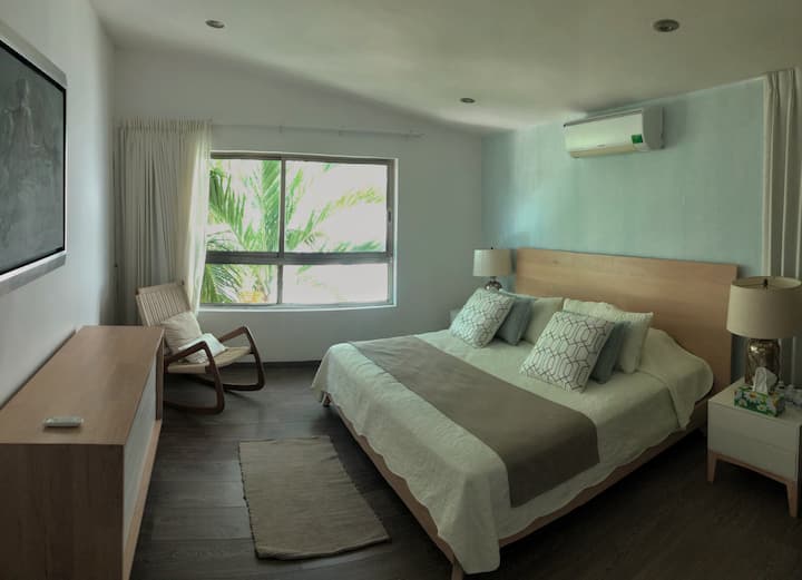 Bedroom #4
-King Size Bed
-Terrace with Ocean View
-Full Bathroom
-Window with Golf course view