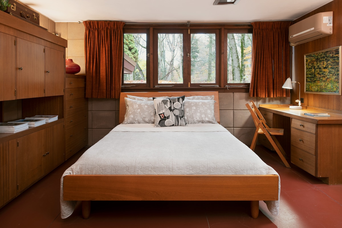 First bedroom with queen bed