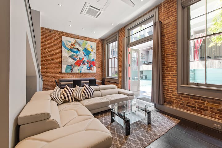 Poolside 3BR/3BA w Hot Tubs, Grill Near French Qtr