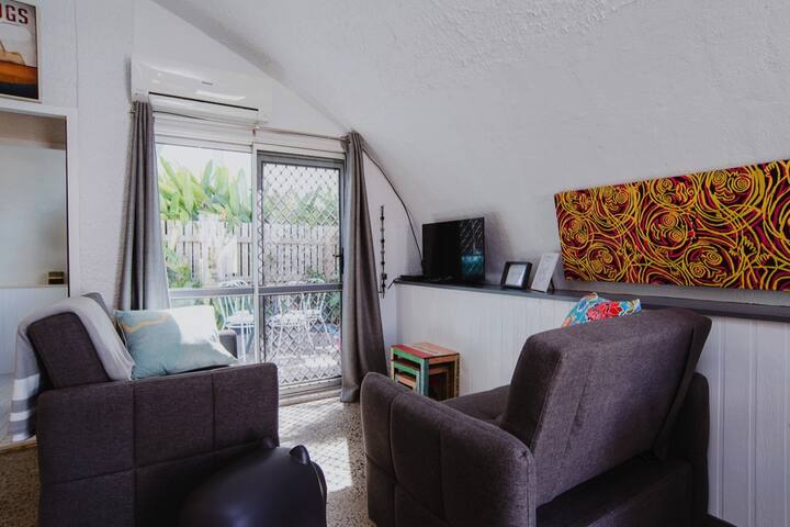 Famous Beachfront Dome at Trinity Beach Sleeps 4