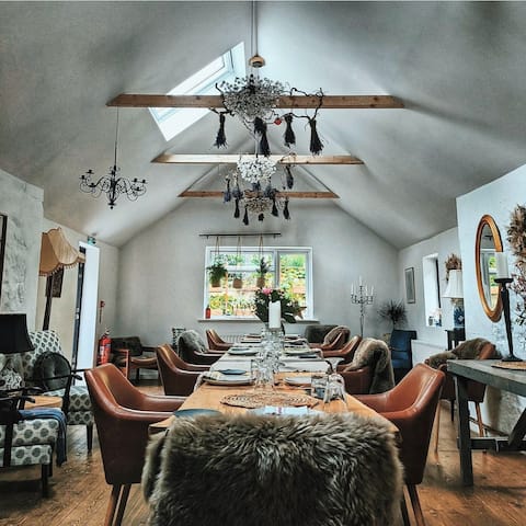 The Wicklow Escape - Picturesque Mountain Lodge