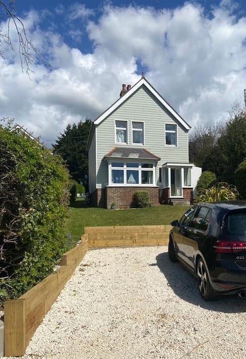Family-friendly cottage close to sandy beaches