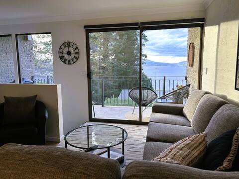 ON THE LAKE Modern 2 Bedroom Apartment