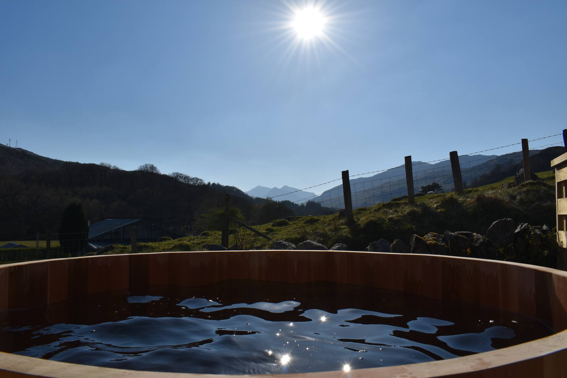 Eryri - Hot Tub Cottage with Snowdon Views