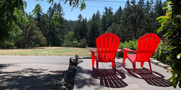 Private Cottage - Walk to U of O!