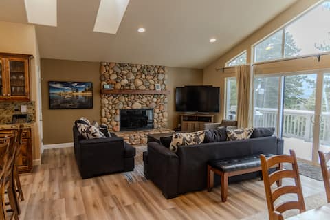 Top Airbnb: 3700 Sq Ft. 5 Bedroom Home with Mountain Views in Sacramento / Roseville / Folsom