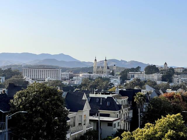 Beautiful traditional house on Ashbury Heights gallery image 2