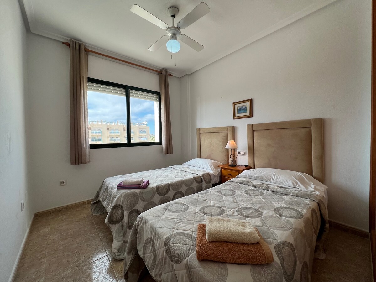 ห้องนอนเตียงแฝด