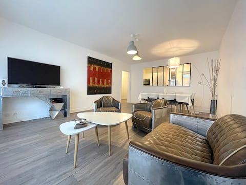 Top Airbnb: RIGHT in the city center with Parking & Beach Cabin in Deauville