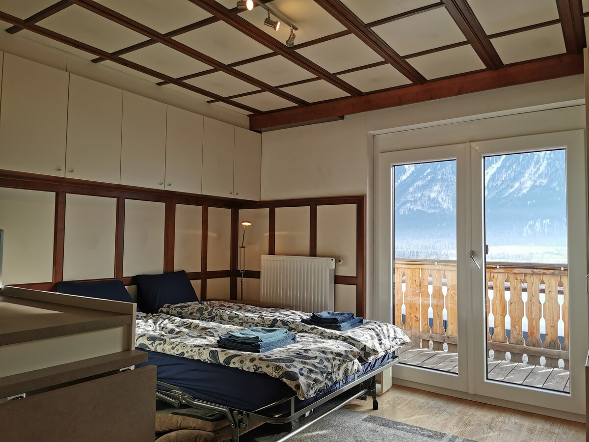 沙发变成一张舒适的床（配有厚床垫，让您睡得安稳