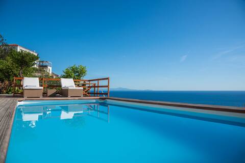 Villa Costanza, pool and jacuzzi with a great view