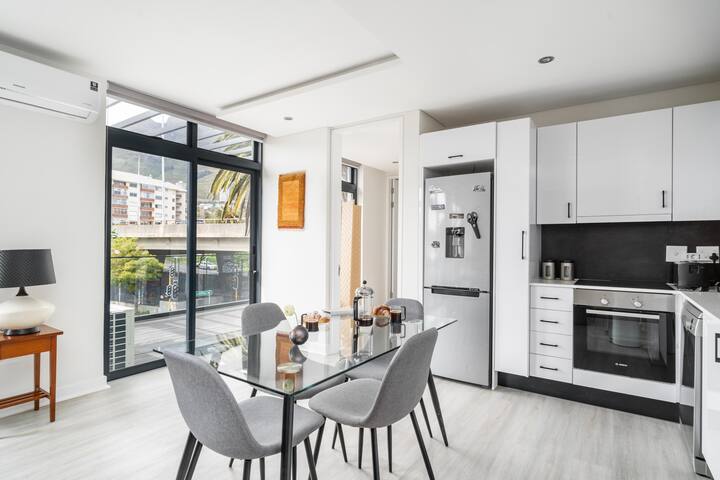 16 on Sloane gallery image 3