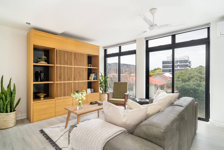 16 on Sloane gallery image 2