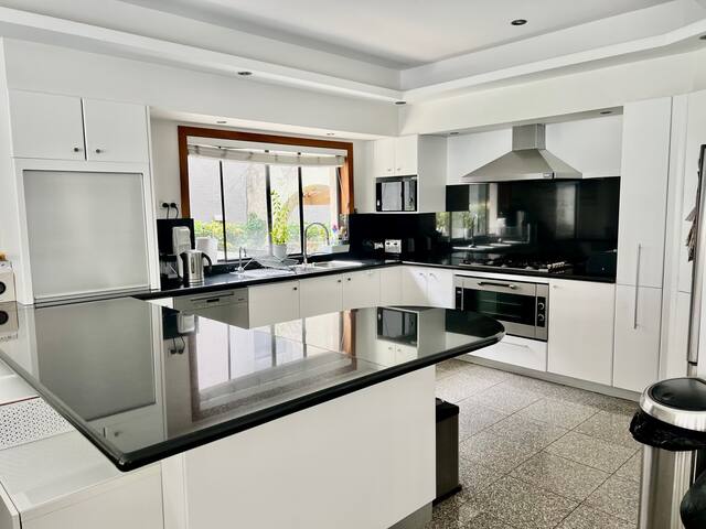 Rose Bay Family Home gallery image 2