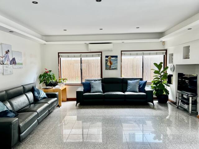 Rose Bay Family Home gallery image 3