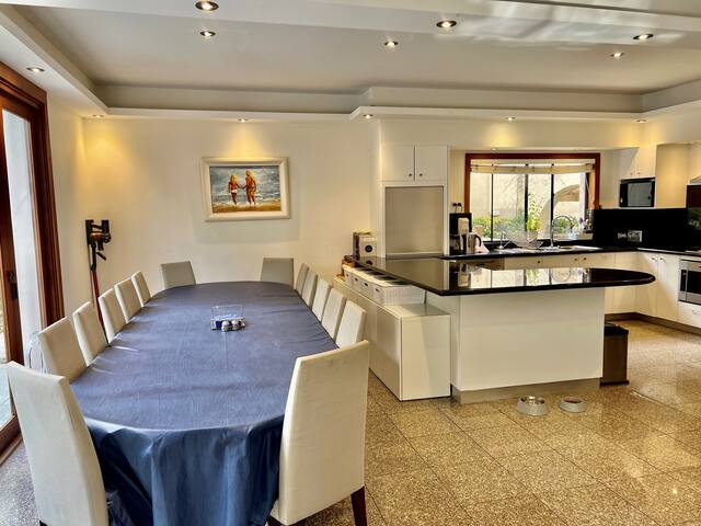 Rose Bay Family Home gallery image 4