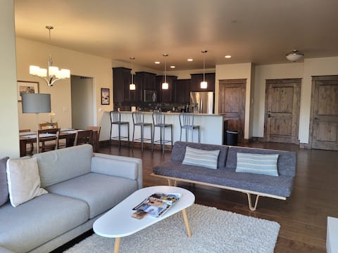 Top performing Airbnb: Luxury Condo In Downtown Bozeman on Main Street in Bozeman