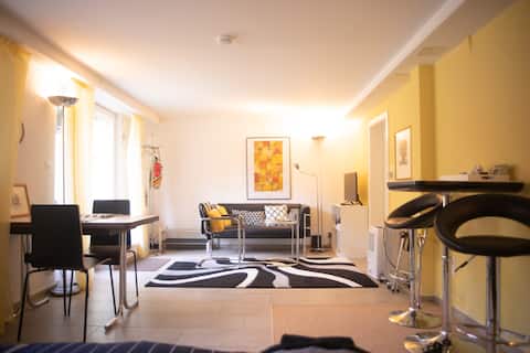 Quiet stylish garden apartment 10 min from center