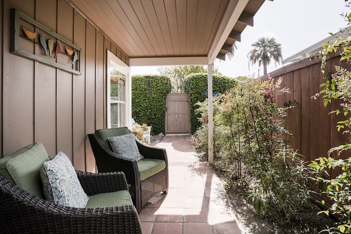 Charming LJ Shores Cottage