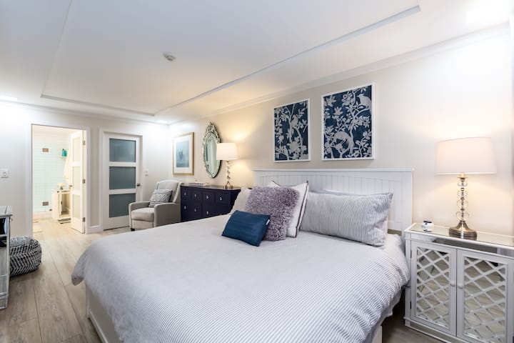 带加大双人床的主套房