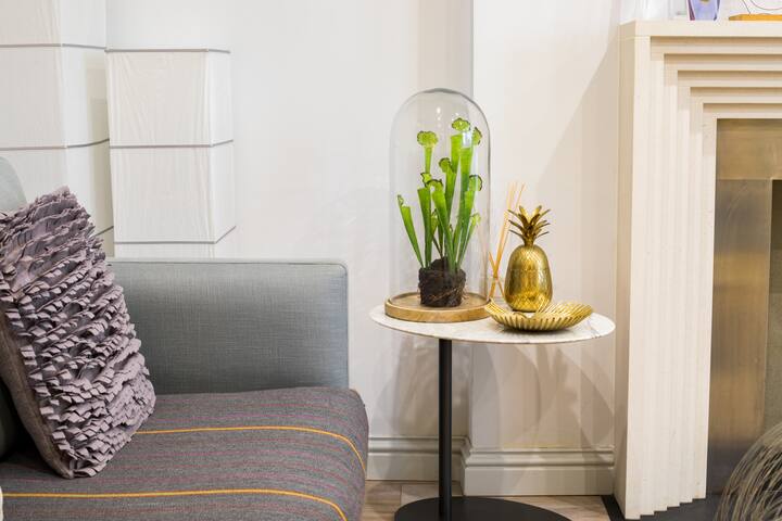 Award-Winning Holiday Home – Steps from Harrods gallery image 4