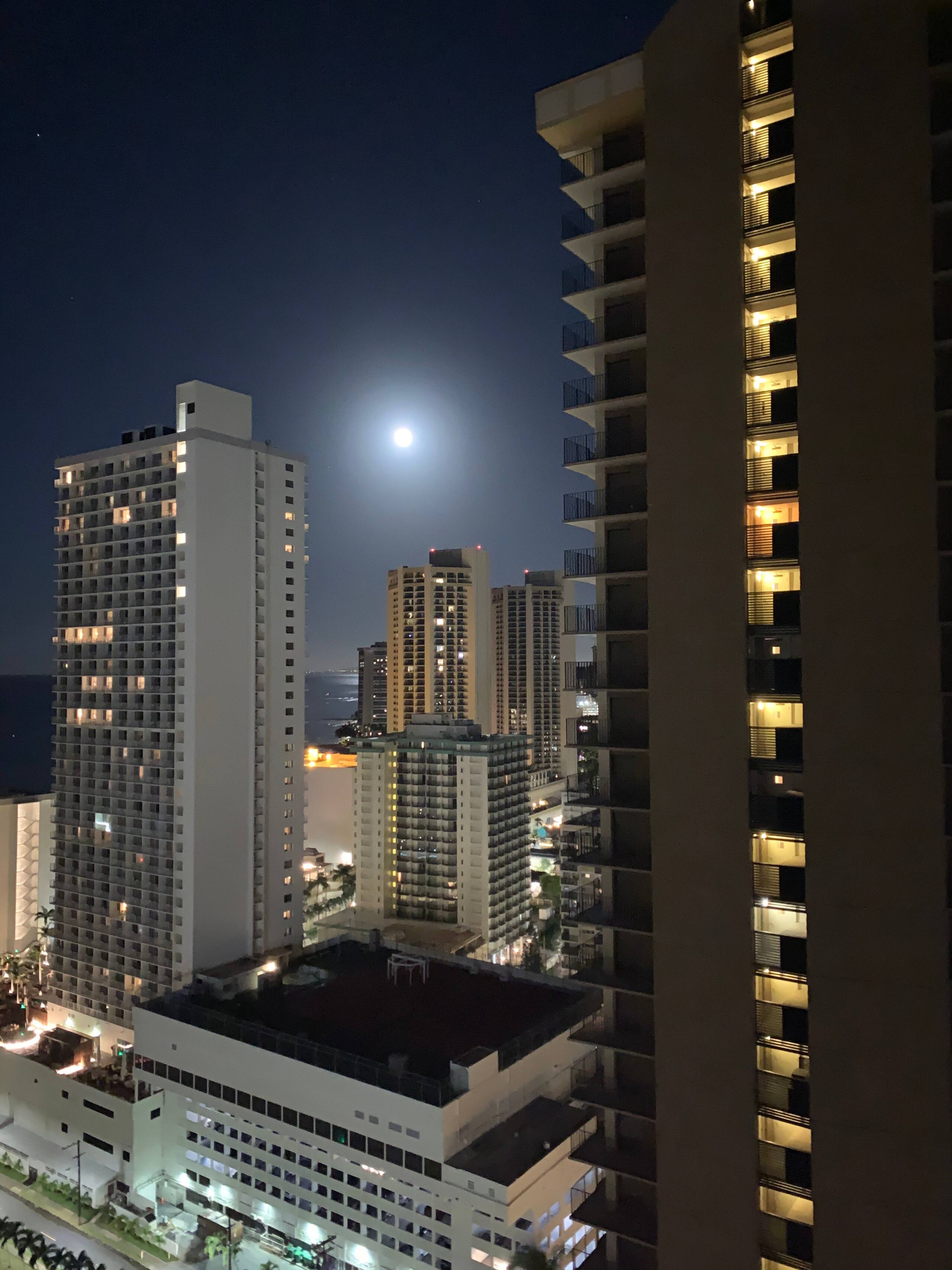 Hokusai Suite/Free Parking/WIFI/1 block to beach - Image 60