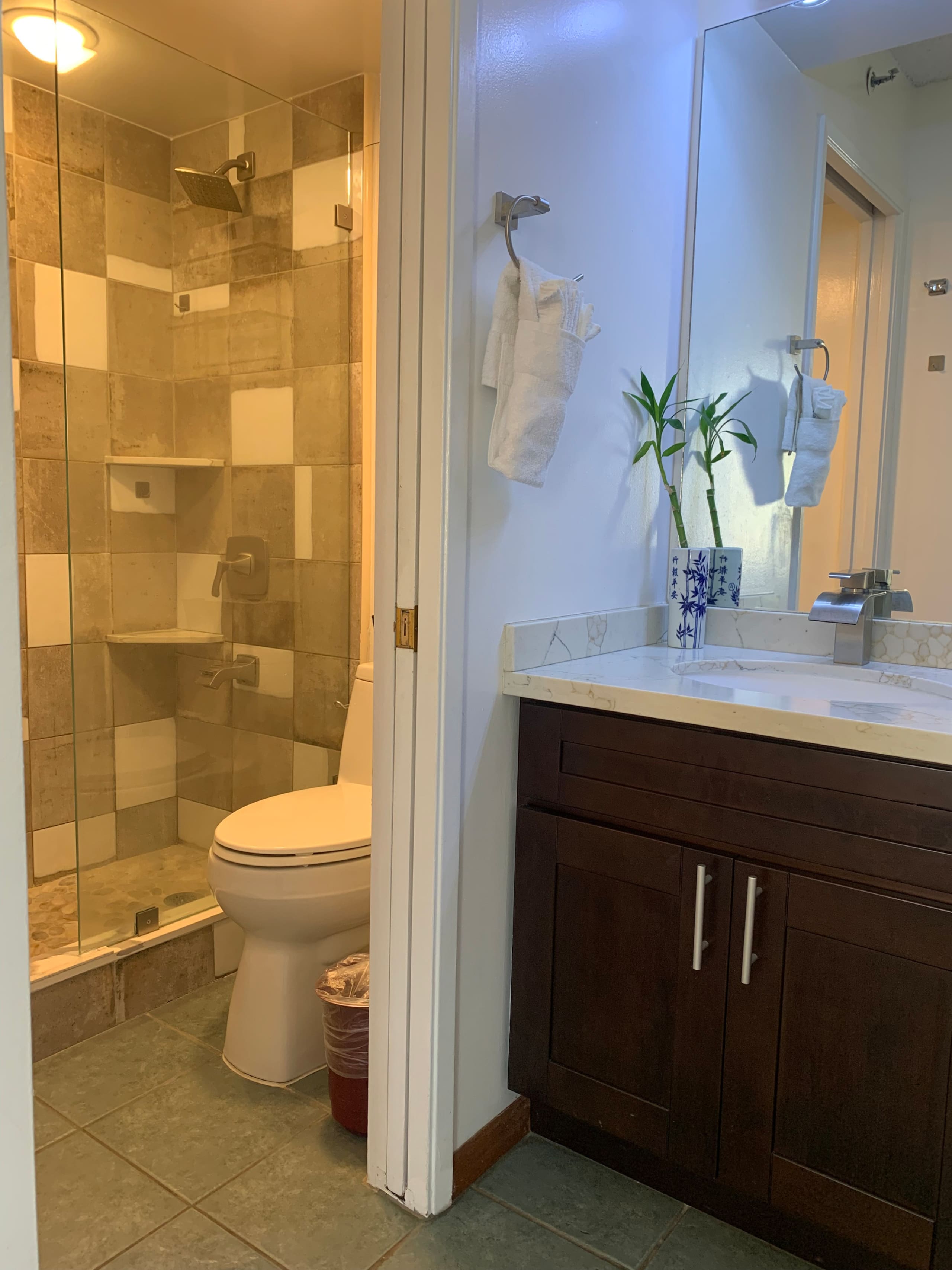 Hokusai Suite/Free Parking/WIFI/1 block to beach - Image 18