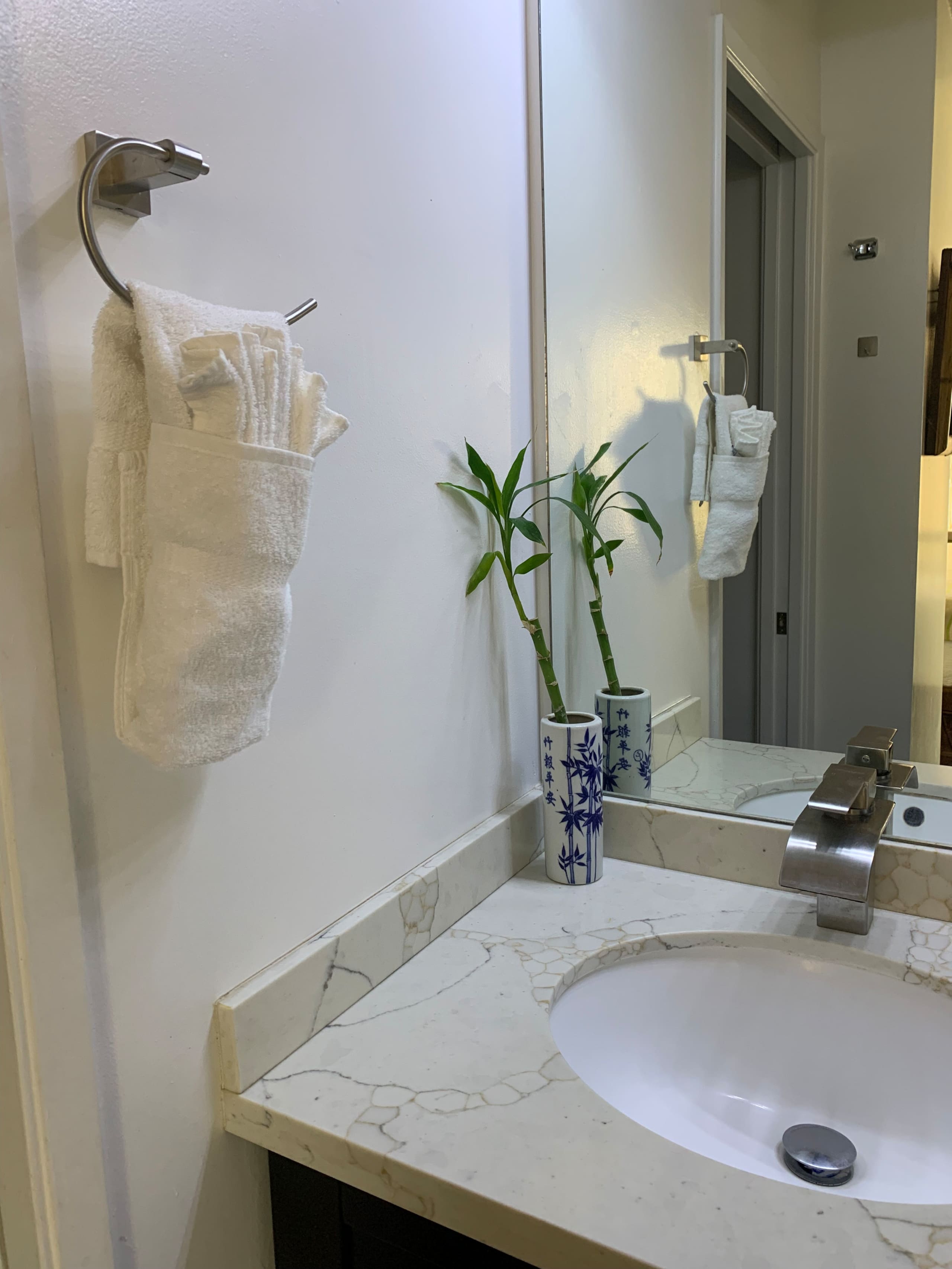 Hokusai Suite/Free Parking/WIFI/1 block to beach - Image 19