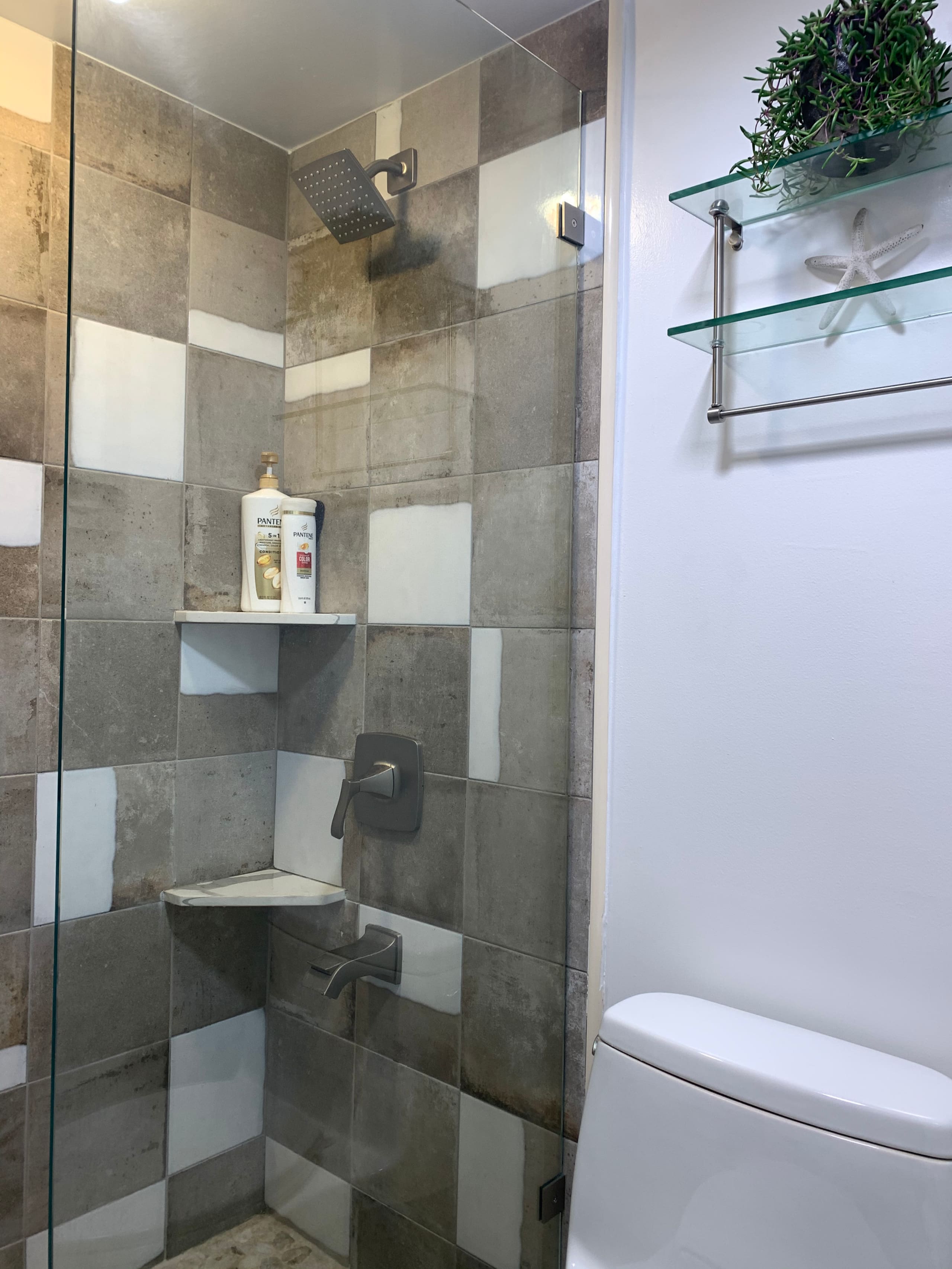 Hokusai Suite/Free Parking/WIFI/1 block to beach - Image 21