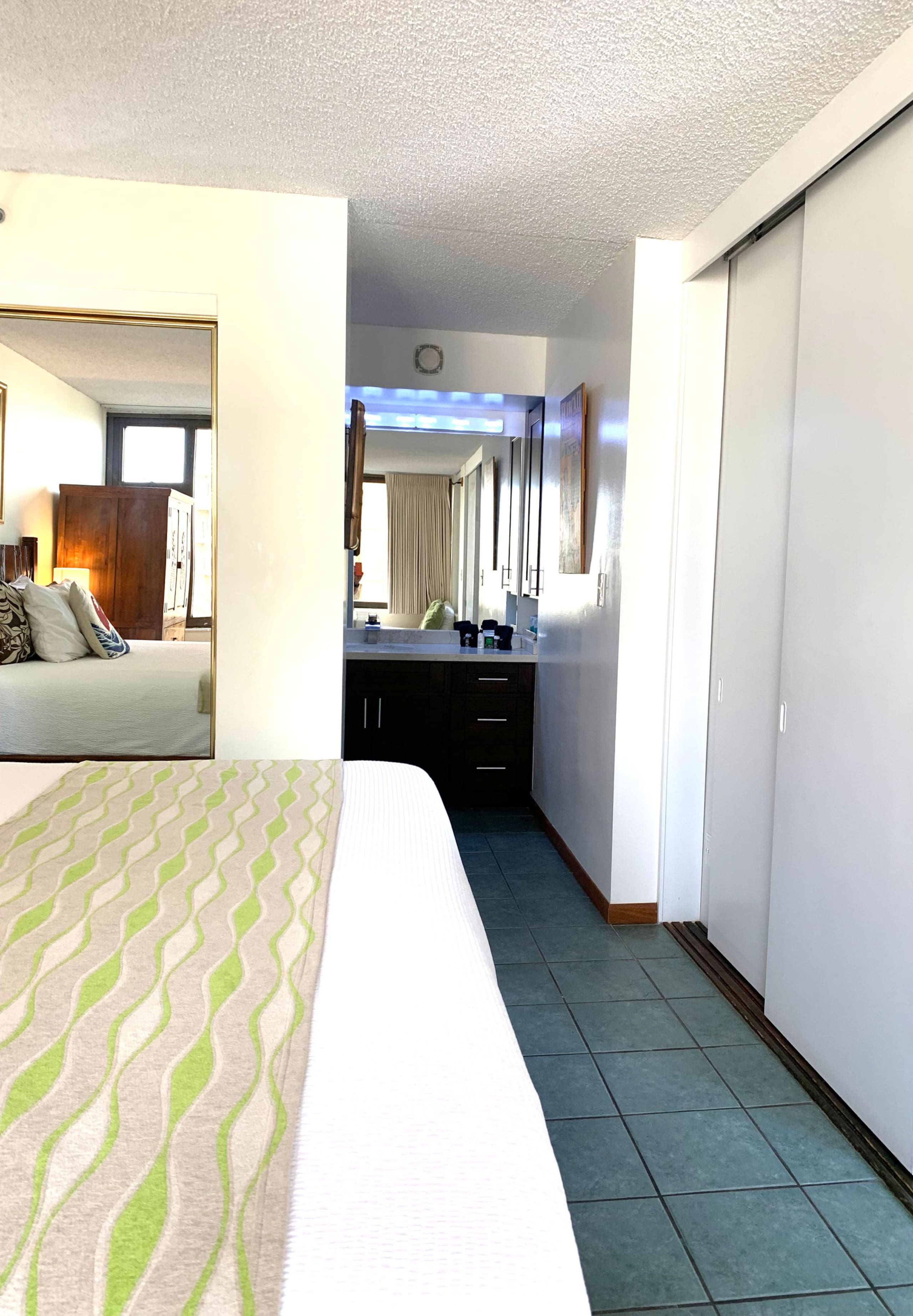 Hokusai Suite/Free Parking/WIFI/1 block to beach - Image 17