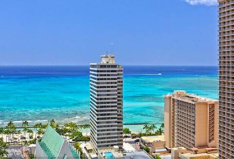 Hokusai Suite/Free Parking/WIFI/1 block to beach