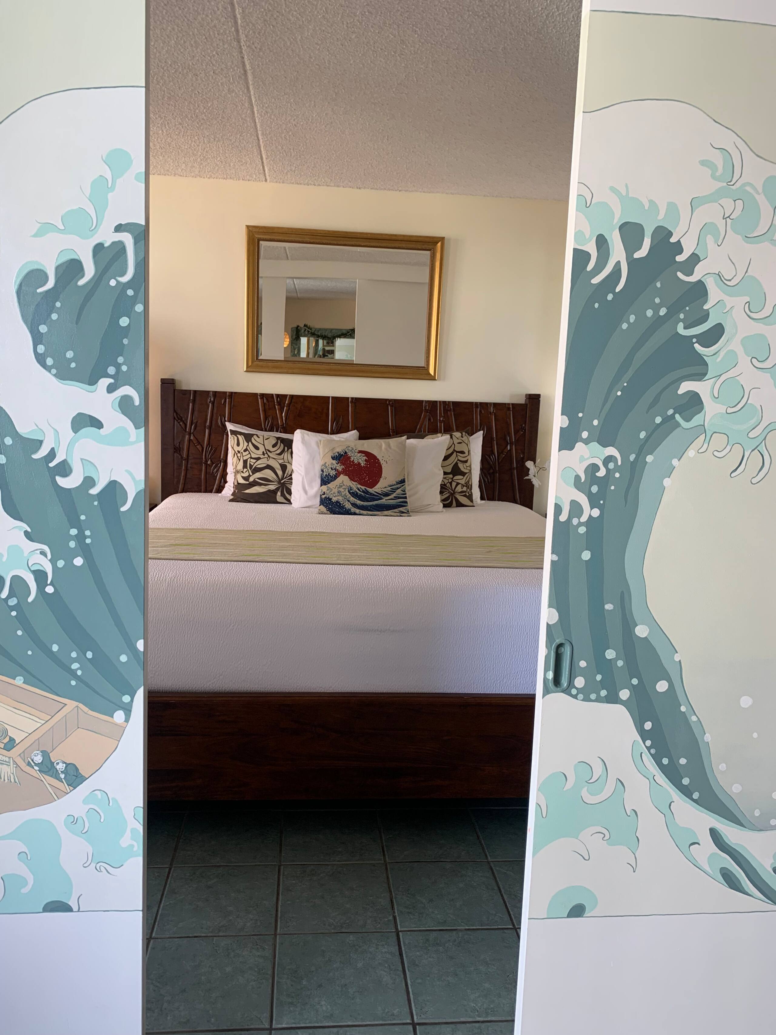 Hokusai Suite/Free Parking/WIFI/1 block to beach - Image 13