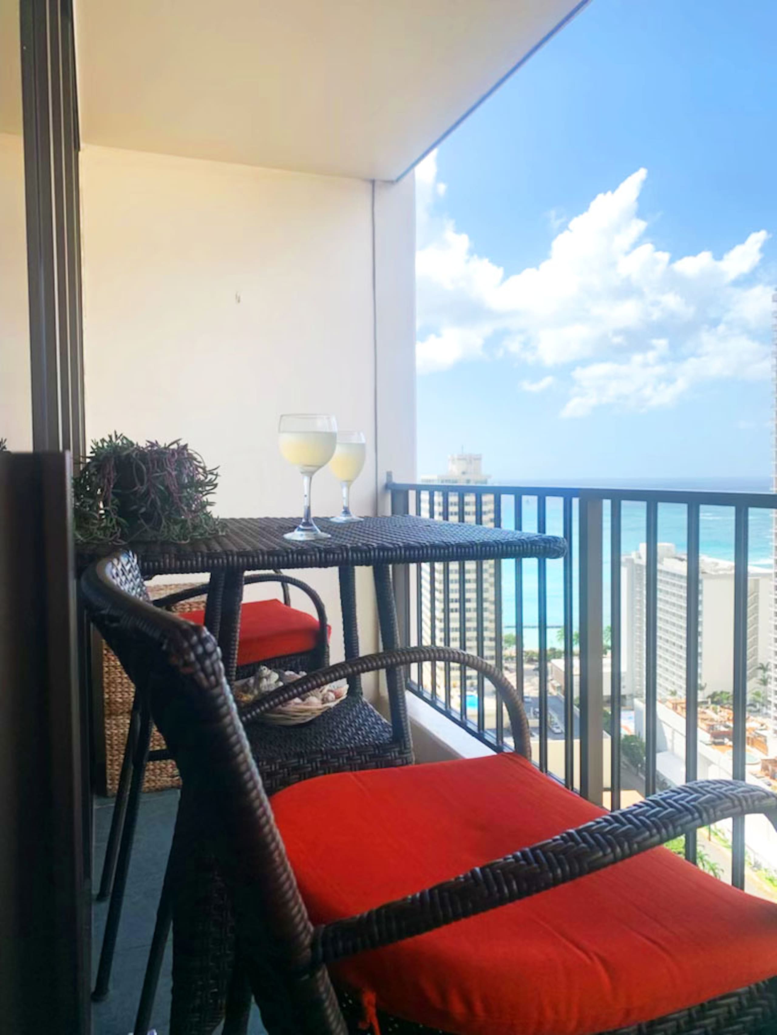 Hokusai Suite/Free Parking/WIFI/1 block to beach - Image 23