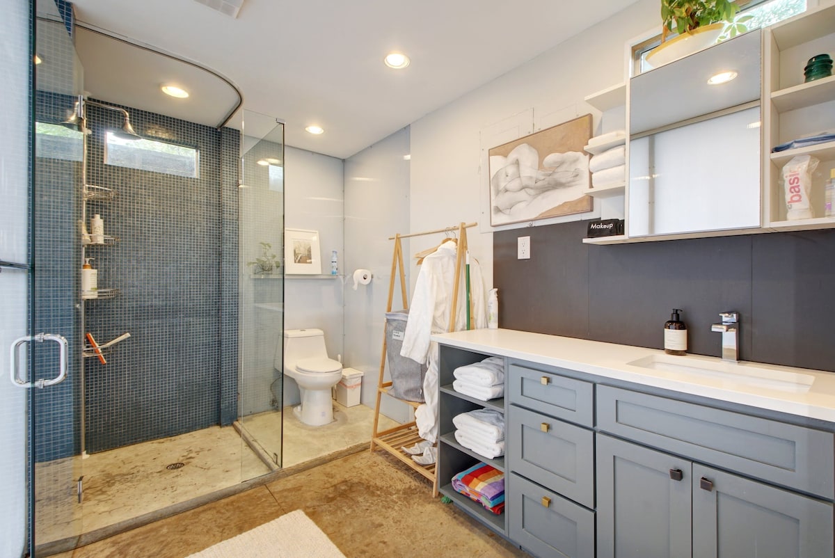 Sweet South Austin Studio in Bouldin Creek