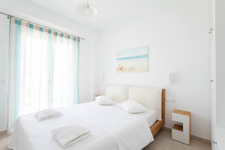 Luxury Apartment in Ornos Beach gallery image 2